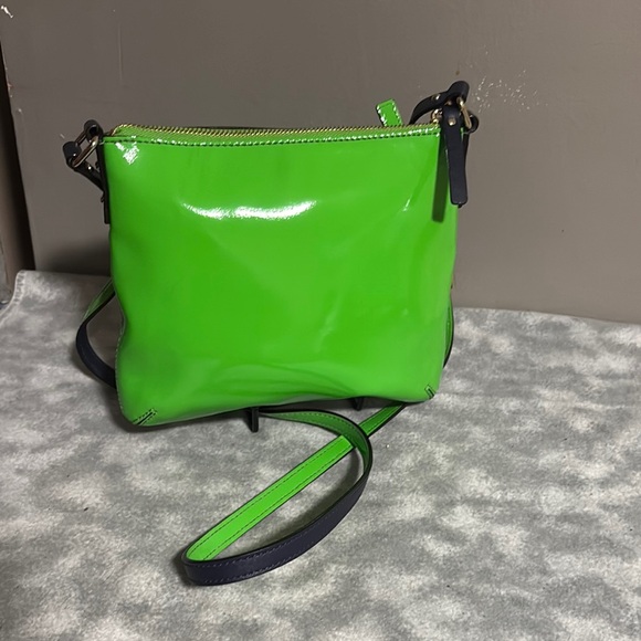 Kate Spade Lime Green Patent Crossbody Storybook Lining EUC - Picture 4 of 10